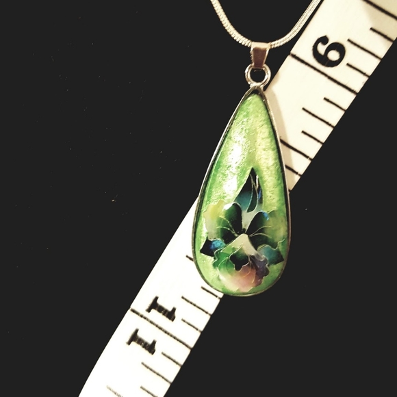 NWOT 18" flower pendant on .925 stamped chain. - Picture 5 of 5